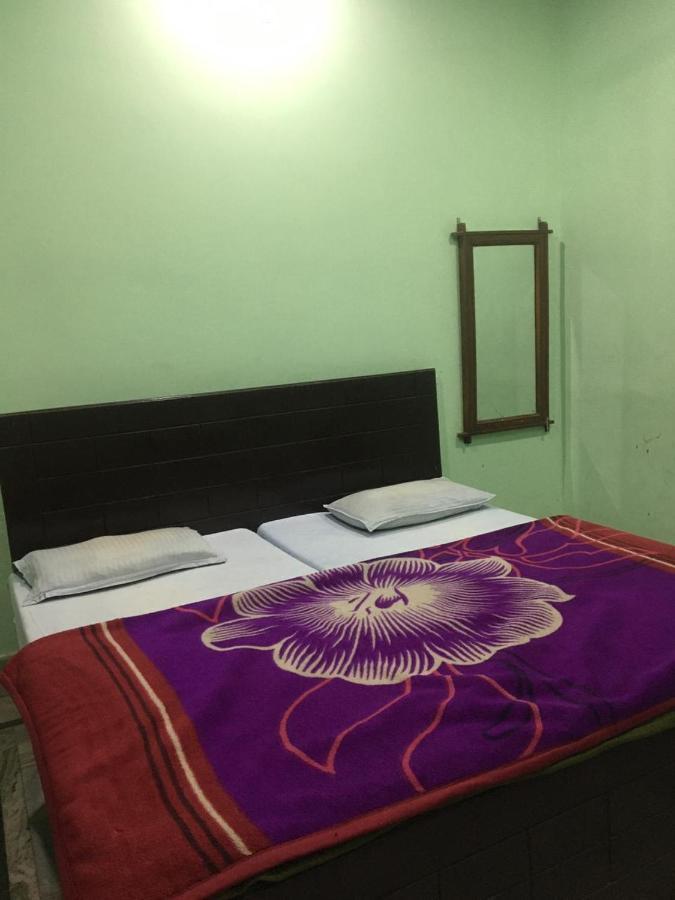 Hotel Vardaan Kankhal Buitenkant foto